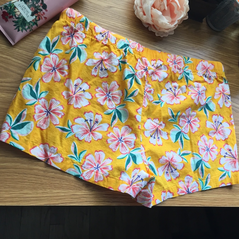 Old Navy  yelow short , New,  size M, 100% cotton